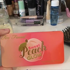Too Faced Sweet Peach Glow Palette